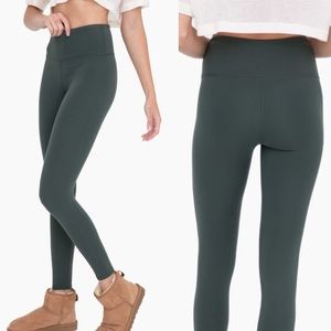High-waisted butter leggings